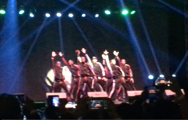 MCHammer-concert-dancers-pray-jackie-bourne-art